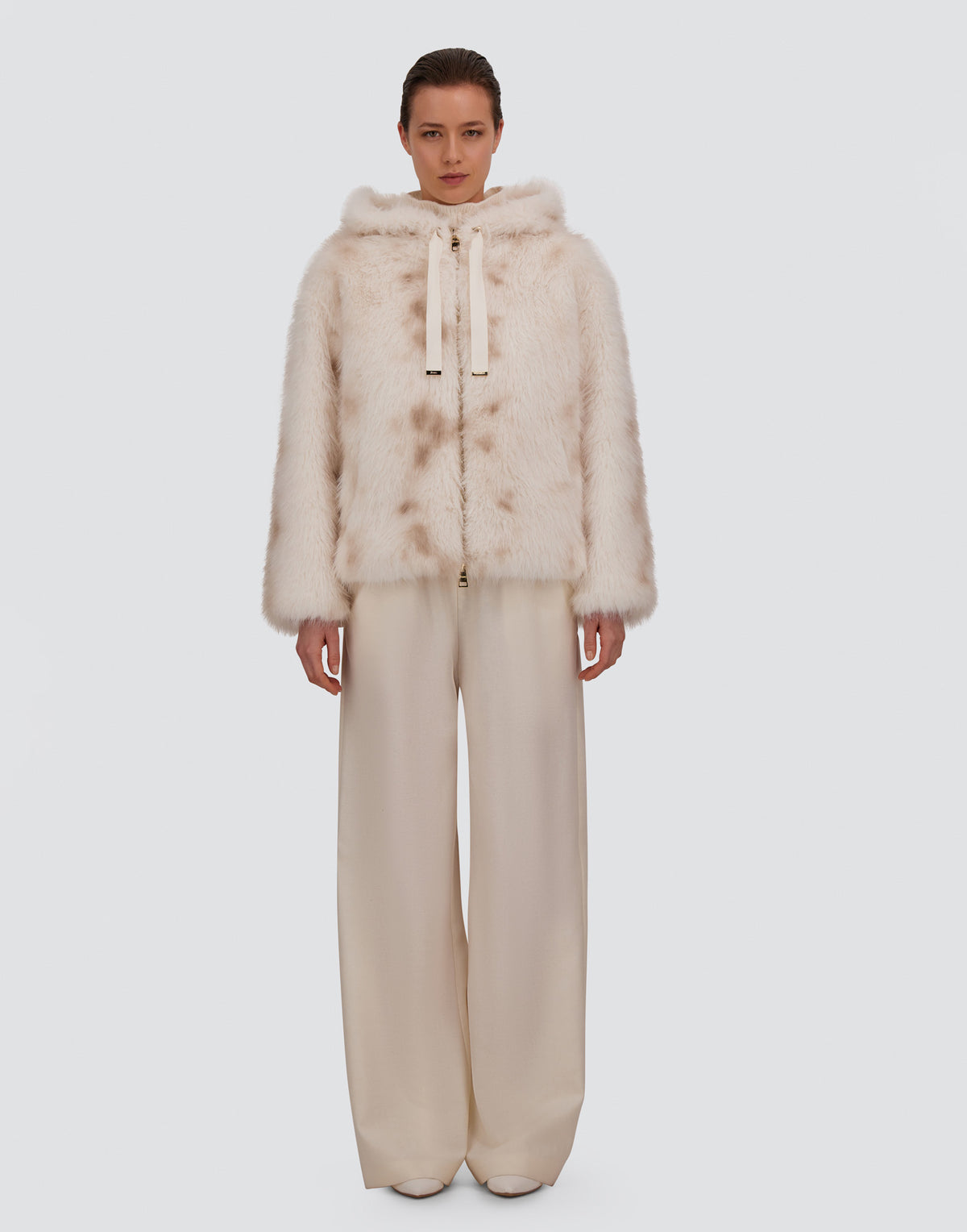 Herno GI000422D Open White faux fur hooded jacket - model alt