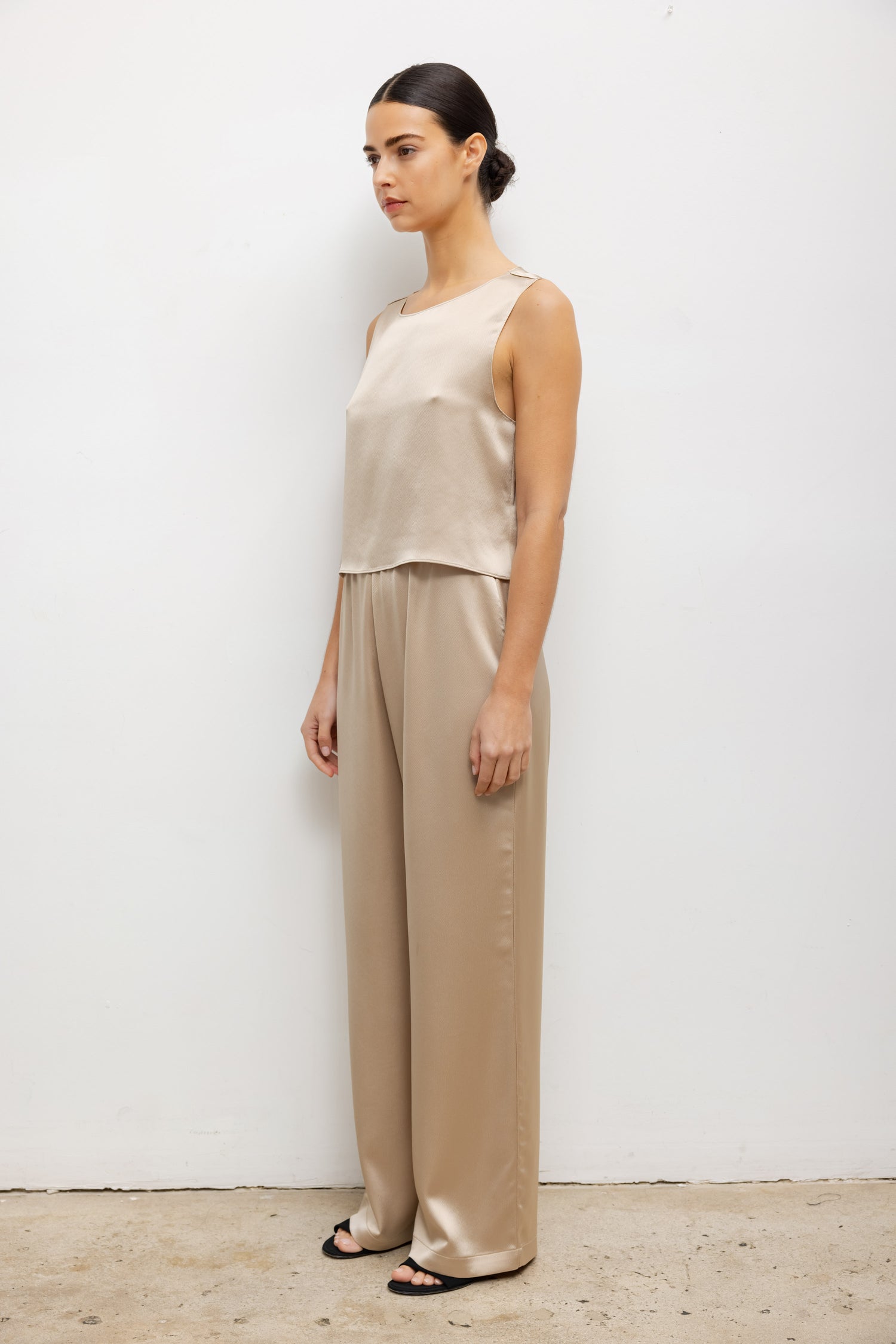 BARB CROP SLEEVELESS CREW