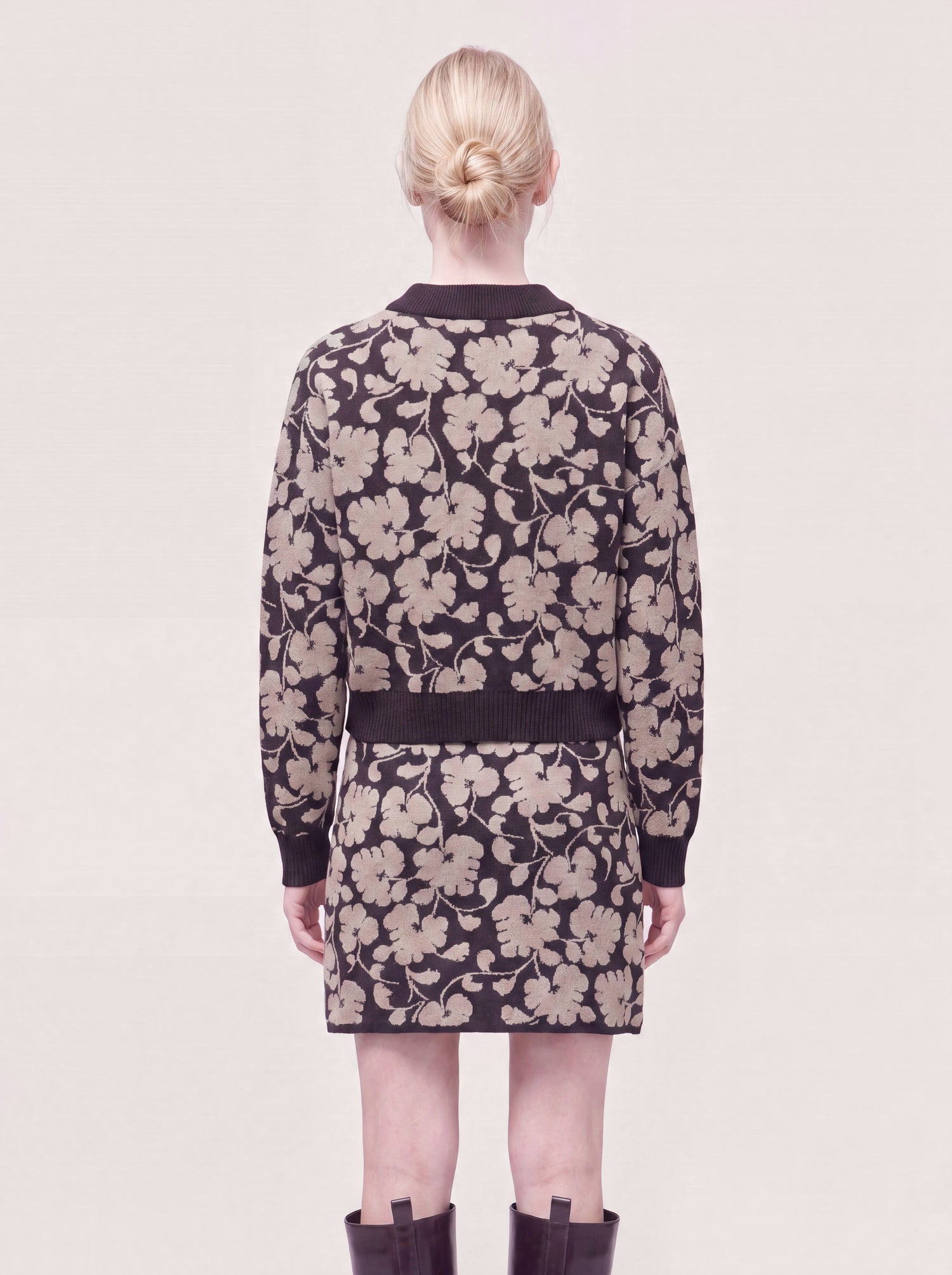 Andrè Maurice crew-neck sweater in floral jacquard, Nero Duna — back