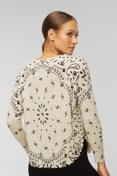 Kujten Mela Bandana cashmere sweater in Avoine - back on model