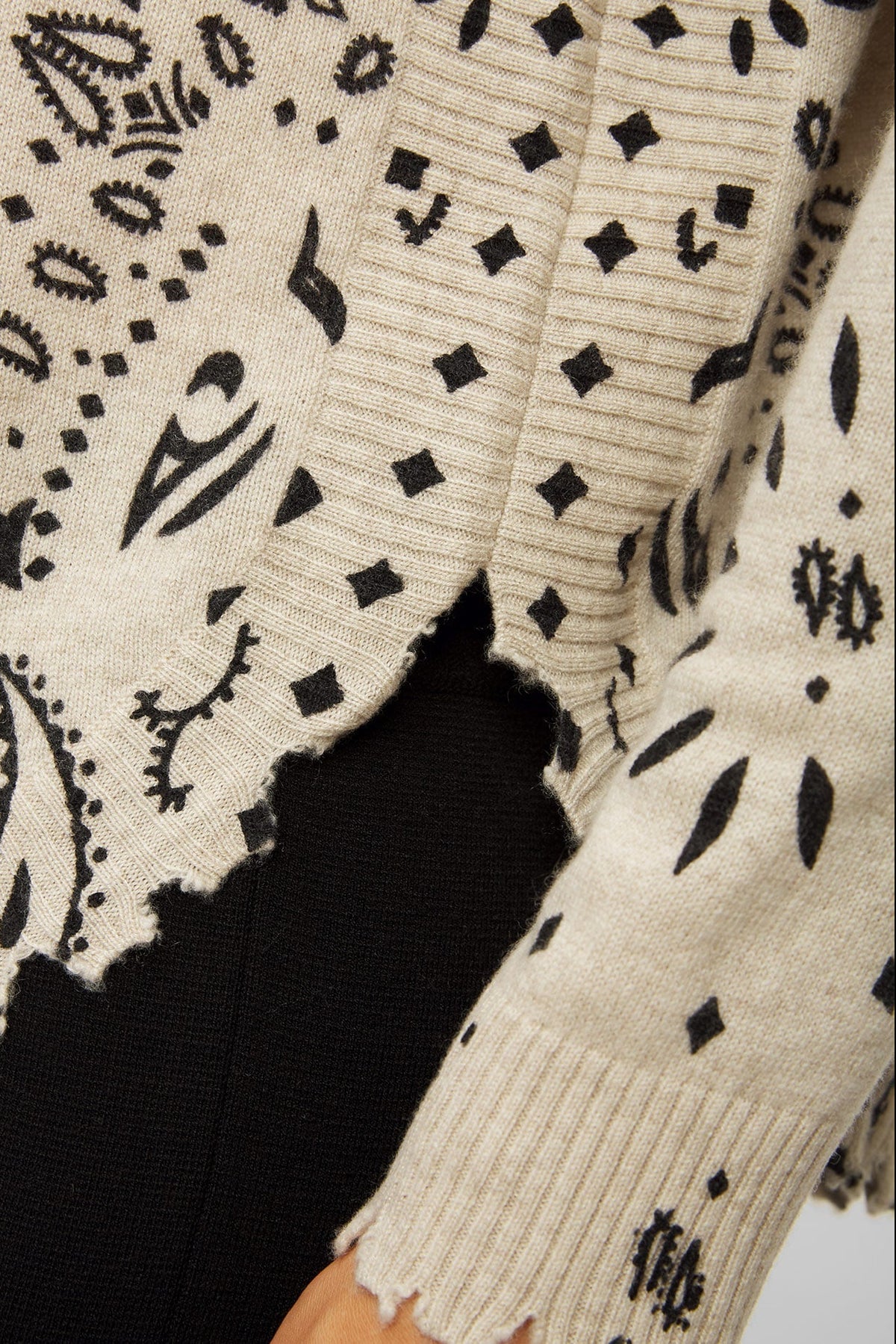 Kujten Mela Bandana cashmere sweater in Avoine - bandana print knit detail