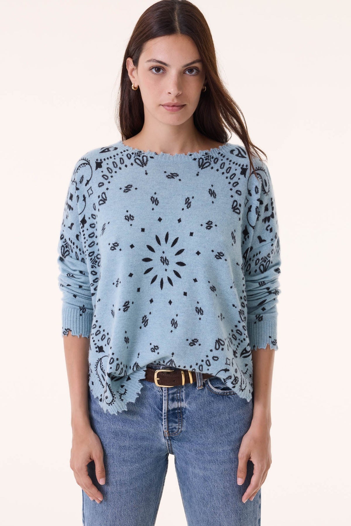 Kujten Mela Bandana cashmere sweater, blue colorway - front on model