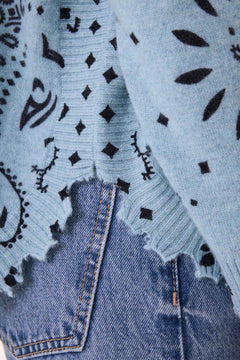Kujten Mela Bandana cashmere sweater, blue colorway - hem and print detail