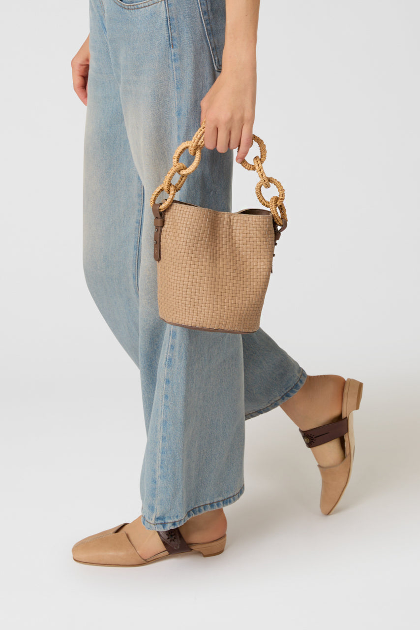 HBSS26-BD6119_SEC_CAT_RAFFIA_INTR_MIN
